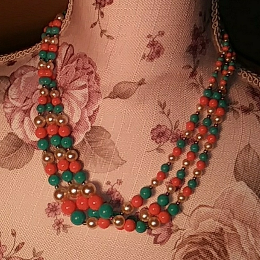 Vintage necklace 3 strand plastic beads 19"